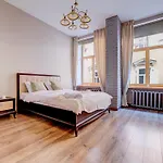 Old 1br, Doma Square Views Ryga