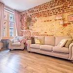 Old 1br, Doma Square Views Ryga