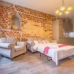 Apartament Old 1br, Doma Square Views