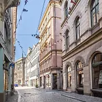 Old 1br, Doma Square Views Apartament *