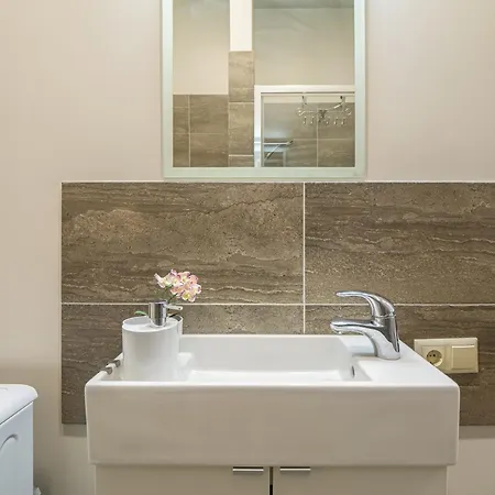 Old 1br, Doma Square Views