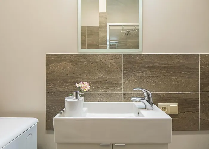 Old 1br, Doma Square Views