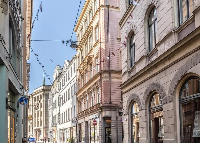 Old 1br, Doma Square Views Apartment *