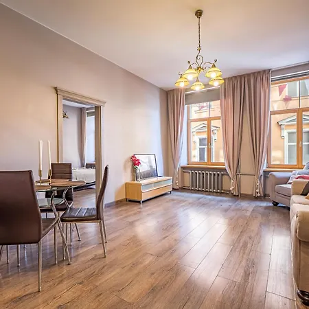 Apartment Old 1br, Doma Square Views *