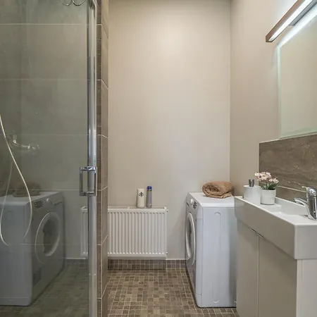 Apartment Old 1br, Doma Square Views