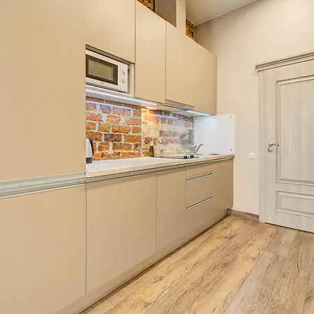 Apartment Old 1br, Doma Square Views