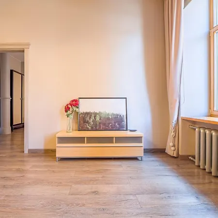 Old 1br, Doma Square Views Apartment