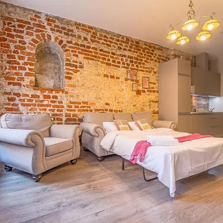 Apartment Old 1br, Doma Square Views