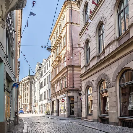 Old 1br, Doma Square Views Apartment *
